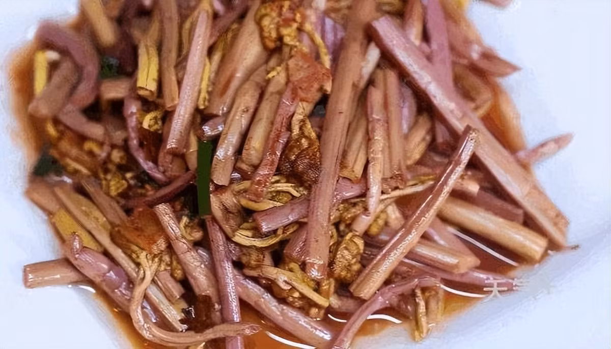 Loai rau dai nhieu nguoi coi la 