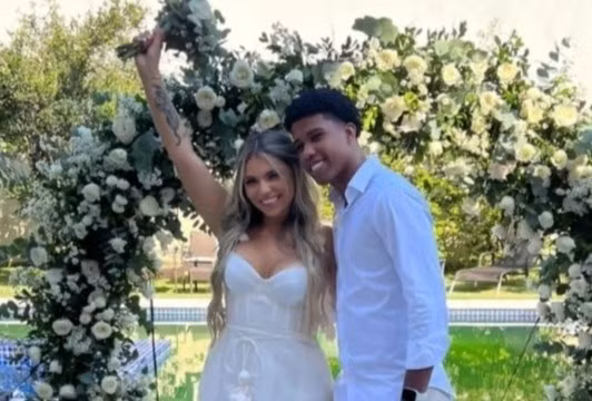 Cau thu tre Chelsea to chuc hon le hoanh trang