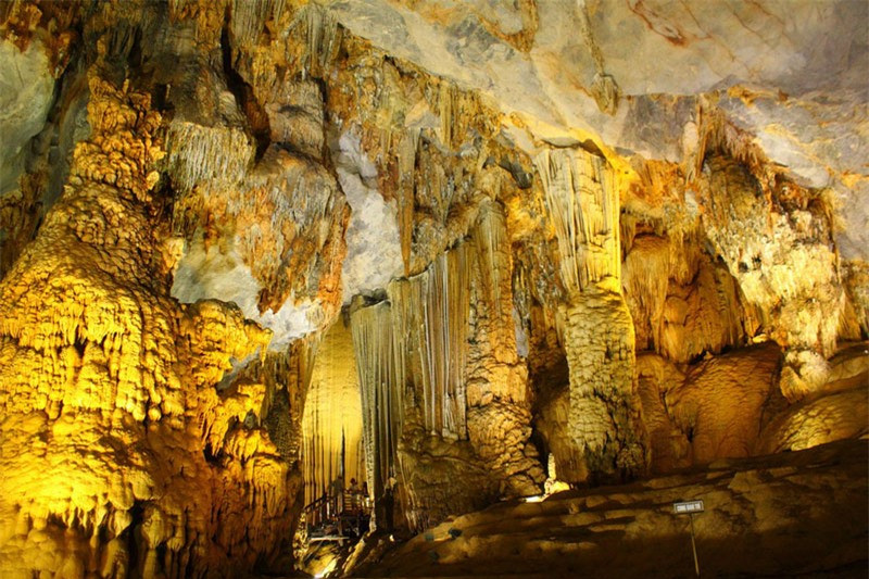 Động Phong Nha luôn nằm trong top 10 các hang động đẹp nhất thế giới. Ảnh: Phongnhaquangbinh.