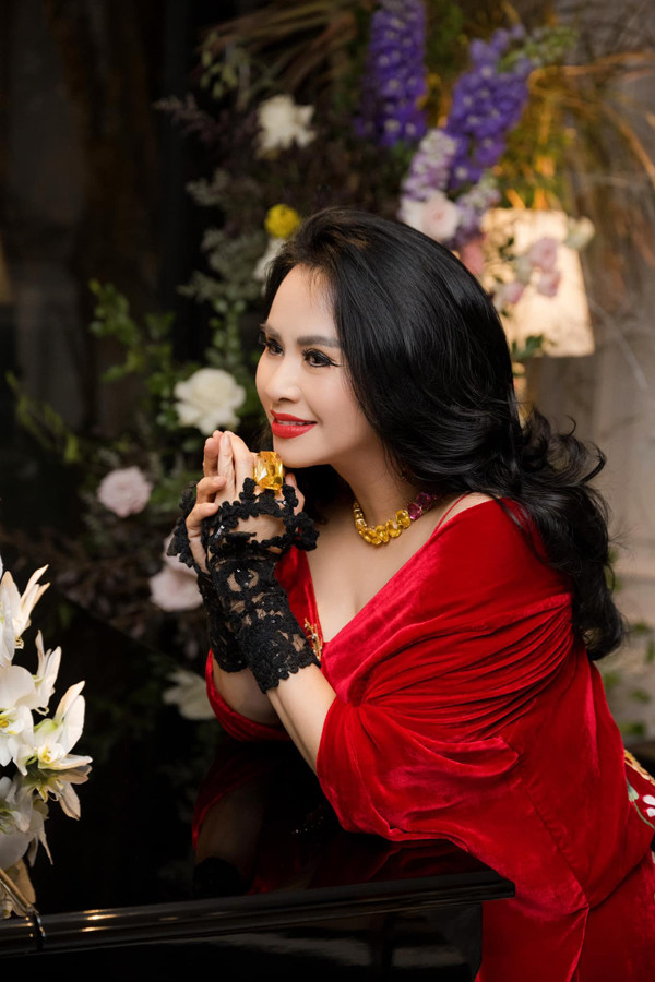 Diva Thanh Lam ben chong bac si: Nhan sac U60 ruc ro-Hinh-6