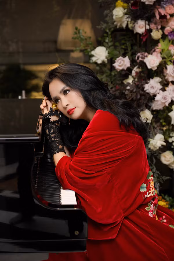 Diva Thanh Lam bên chồng bác sĩ: Nhan sắc U60 rực rỡ - Hình 7 Diva Thanh Lam ben chong bac si: Nhan sac U60 ruc ro-Hinh-7