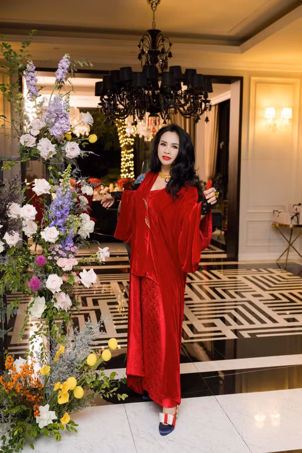 Diva Thanh Lam bên chồng bác sĩ: Nhan sắc U60 rực rỡ - Hình 9 Diva Thanh Lam ben chong bac si: Nhan sac U60 ruc ro-Hinh-9