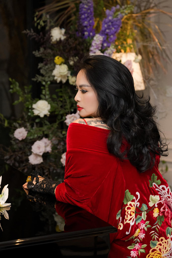 Diva Thanh Lam ben chong bac si: Nhan sac U60 ruc ro-Hinh-2