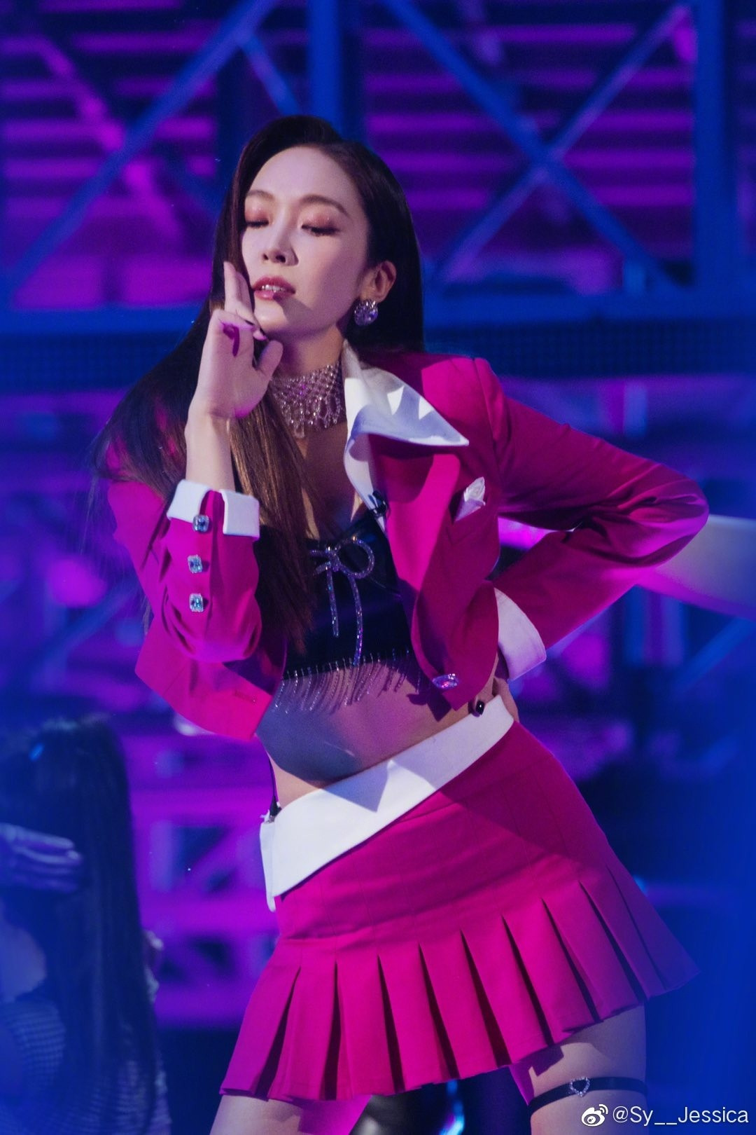 Bat loi cua Chi Pu khi thi dau o show dinh dam Trung Quoc-Hinh-4