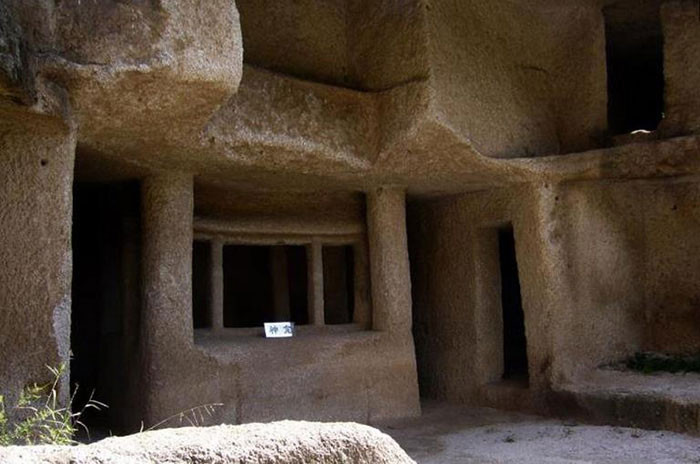 Hoa giai loi don hon ma trong hang dong gan Van Ly Truong Thanh-Hinh-4