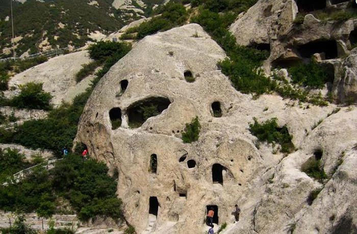 Hoa giai loi don hon ma trong hang dong gan Van Ly Truong Thanh-Hinh-6