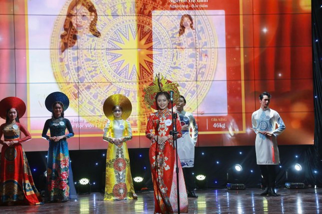 Nu Dang vien Hoc vien Tai chinh gianh giai nhat thi anh dep tren TTV-Hinh-9