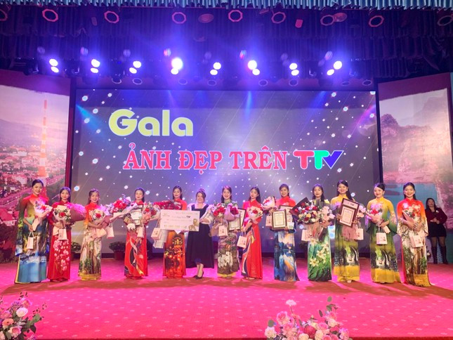 Nu Dang vien Hoc vien Tai chinh gianh giai nhat thi anh dep tren TTV-Hinh-10