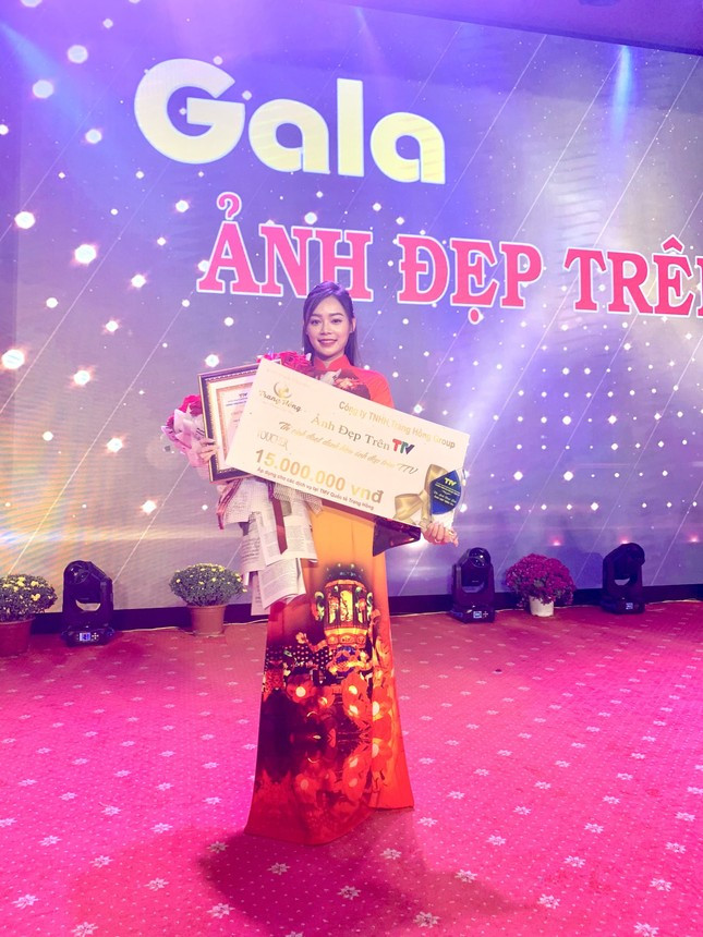 Nu Dang vien Hoc vien Tai chinh gianh giai nhat thi anh dep tren TTV-Hinh-2