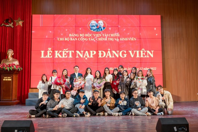 Nu Dang vien Hoc vien Tai chinh gianh giai nhat thi anh dep tren TTV-Hinh-4