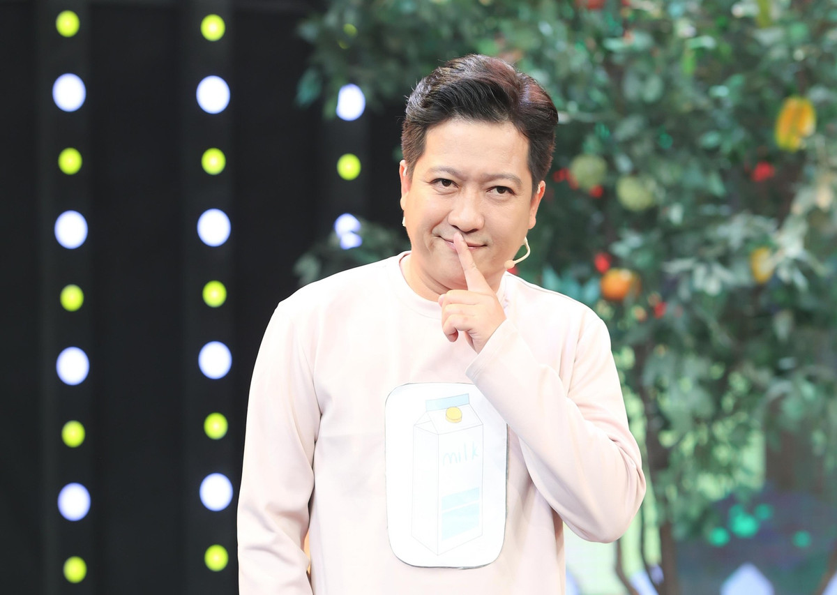 Hồi chân ướt chân ráo bước chân lên TPHCM, Trường Giang nghe theo gợi ý của bạn thi vào trường Sân khấu – Điện ảnh nhưng không thành. Anh học hệ B, cùng lúc lăn lộn đủ nghề ở nơi đất khách quê người để kiếm tiền đi học. Hai năm sau, Trường Giang đỗ khoa đạo diễn nhưng cũng chỉ cố được hai năm. Anh bị buộc thôi học vì không đủ học phí. Tưởng chừng con đường nghệ thuật khép lại, cái duyên với nghề đưa đẩy anh có cơ hội đứng chung sân khấu với nhiều danh hài lớn. Sau thời gian vất vả với nghề, Trường Giang dần khẳng định hình ảnh, tên tuổi trong giới hài Việt.