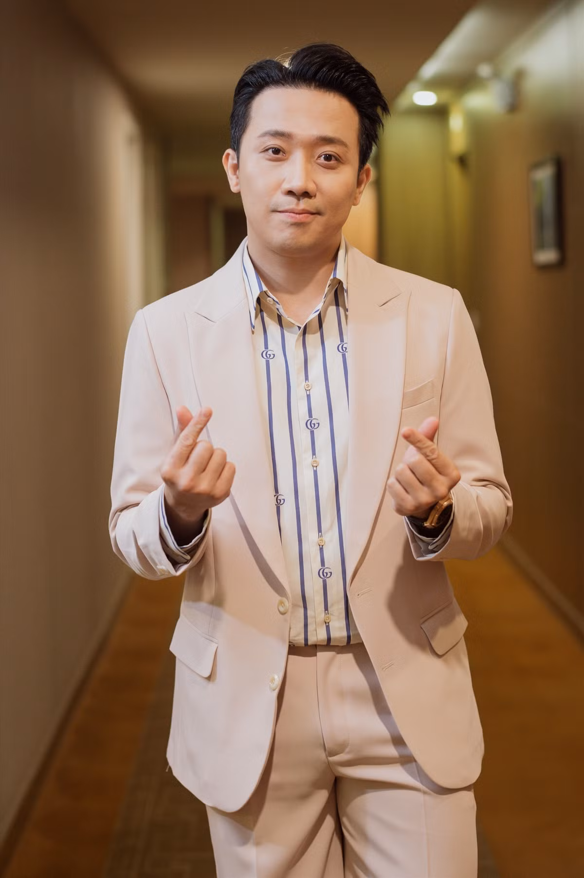 Câu chuyện thời đi học của Trấn Thành được chia sẻ lần đầu trong talk show Tôi tuổi teen năm 2019. Theo lời MC Rap Việt, thời trẻ anh là cậu trai ngang bướng, khiến mẹ phải cạn nước mắt đốc thúc việc học. Hoàn thành tốt nghiệp THPT, Trấn Thành thi vào vào trường Sân Khấu - Điện ảnh, theo đuổi đam nghệ thuật nhưng quá trình học tập không suôn sẻ. Anh bị buộc thôi học thì chạy show quá nhiều và nợ học phí.