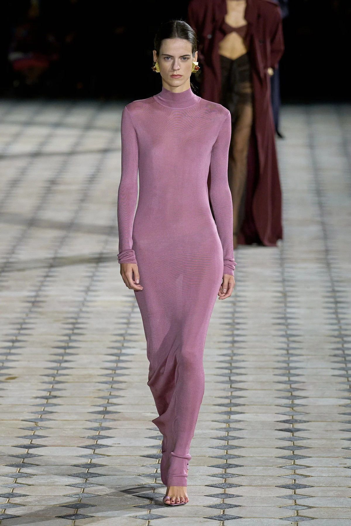 Mot mau sieu gay tro lai-Hinh-2