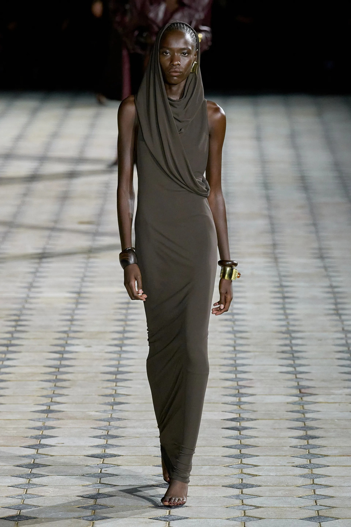 Mot mau sieu gay tro lai-Hinh-5