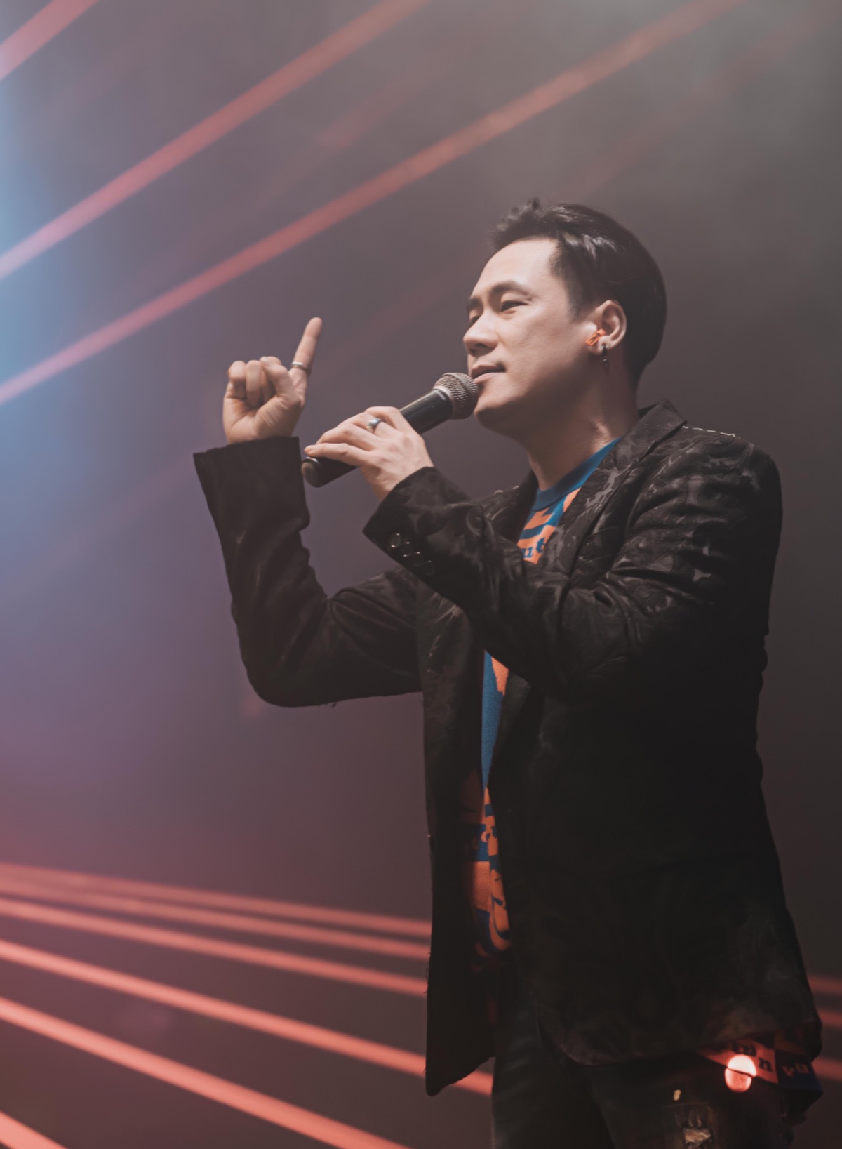 Khánh Phương: "Việc cổ phiếu lên xuống với tôi không quan trọng" - Hình 2 Khanh Phuong: