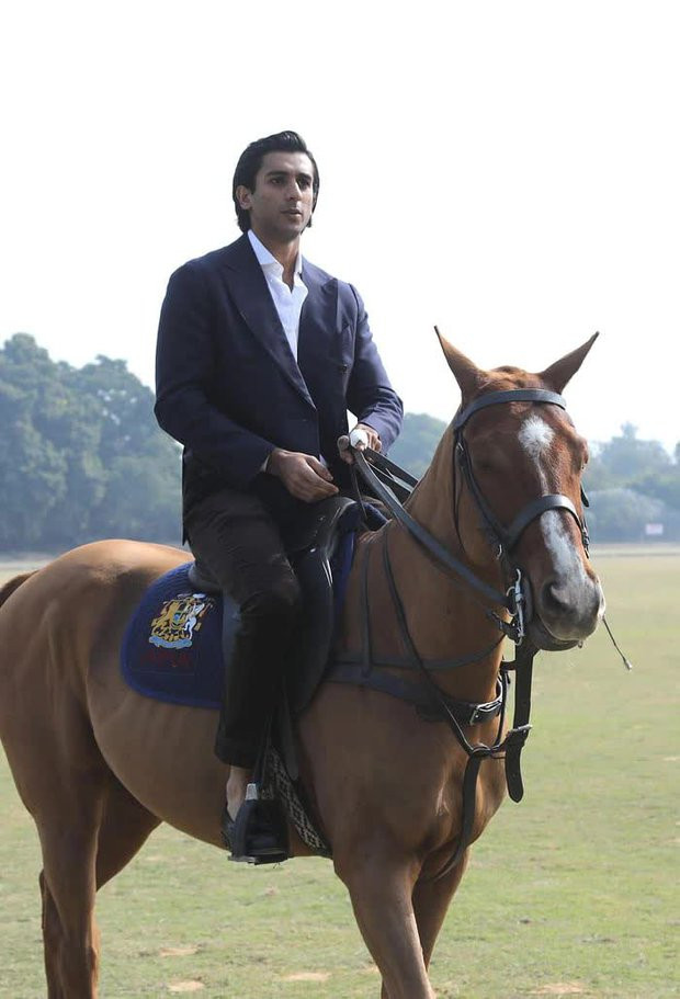 Rich kid Ấn Độ thừa kế ngai vàng và vài tỷ đô ở tuổi 20 - Hình 7 Rich kid An Do thua ke ngai vang va vai ty do o tuoi 20-Hinh-7