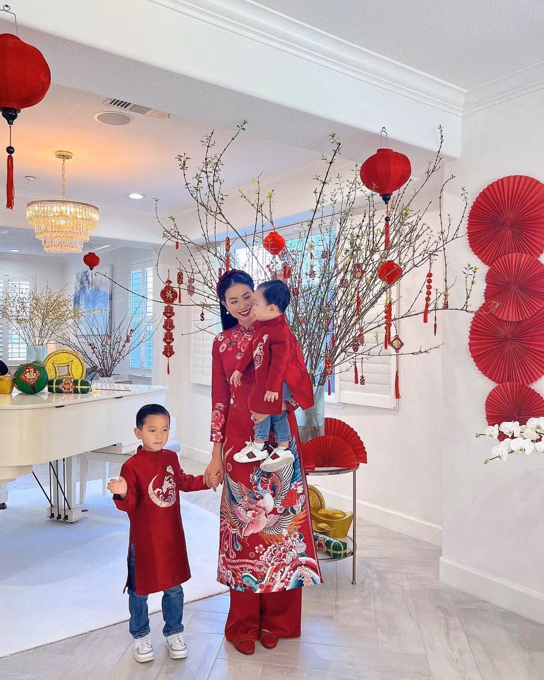 Drama Pham Huong - Lan Khue: Mot nguoi phai khoc loc bo ve-Hinh-6