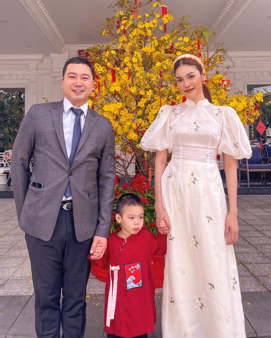 Drama Pham Huong - Lan Khue: Mot nguoi phai khoc loc bo ve-Hinh-7