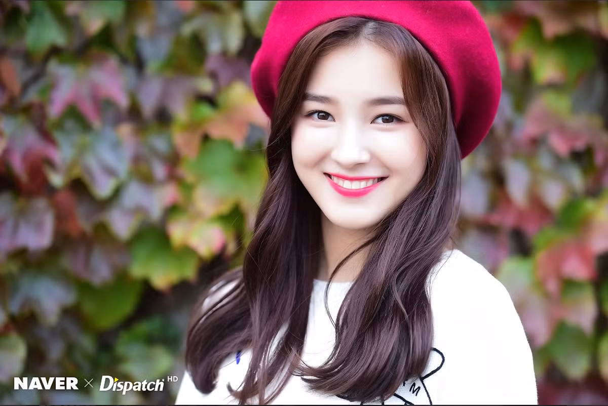 Người đẹp 10X có dung mạo nổi bật ở dàn thần tượng nữ thế hệ thứ ba. Tuy nhiên vì không xuất phát từ công ty lớn và danh tiếng nhóm Momoland ở mức trung bình khá, Nancy chỉ bật lên một thời gian ngắn và chìm dần.