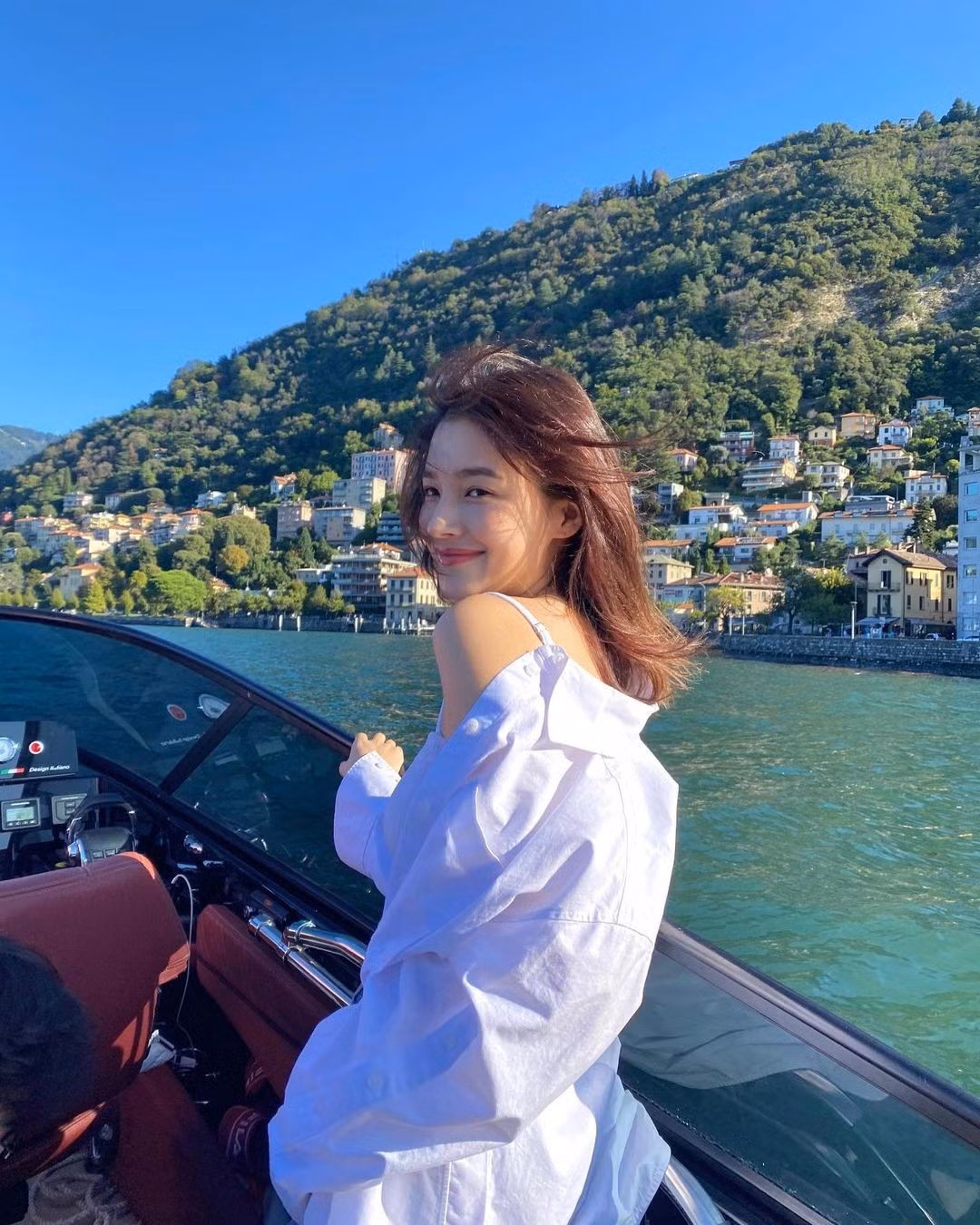 Mỹ nhân 10X giảm cân, được đánh giá nhan sắc ngày một thăng hạng. Với chiều cao 1,62 m, gương mặt không góc chết, Nancy được nhiều nhãn hàng, tạp chí chú ý tới.