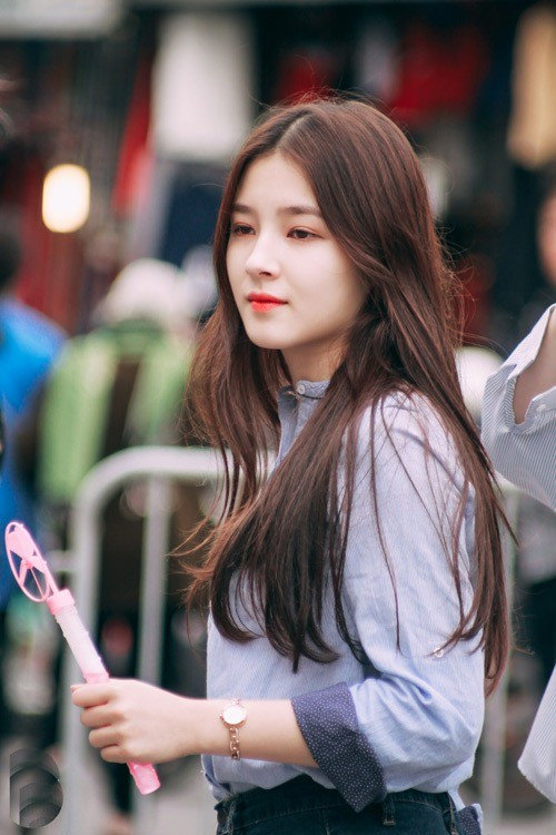 Năm 2017, Nancy gây "sốt" khi xuất hiện ở phố đi bộ Hà Nội và được cư dân mạng gọi là "hot girl phố đi bộ". Cuối tháng 12/2022, Nancy và Momoland quay lại Việt Nam biểu diễn tại quảng trường Đông kinh Nghĩa thục. Nữ ca sĩ nói cô thích ẩm thực Việt, đặc biệt là món bún chả.