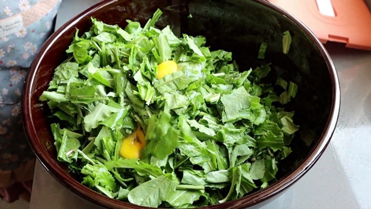 Loại rau dại toàn bị nhổ bỏ hóa ra là "vua bổ gan" - Hình 5 Loai rau dai toan bi nho bo hoa ra la