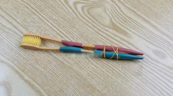 Ban chai danh rang cu dung vut, buoc lai thanh cong cu huu ich-Hinh-3