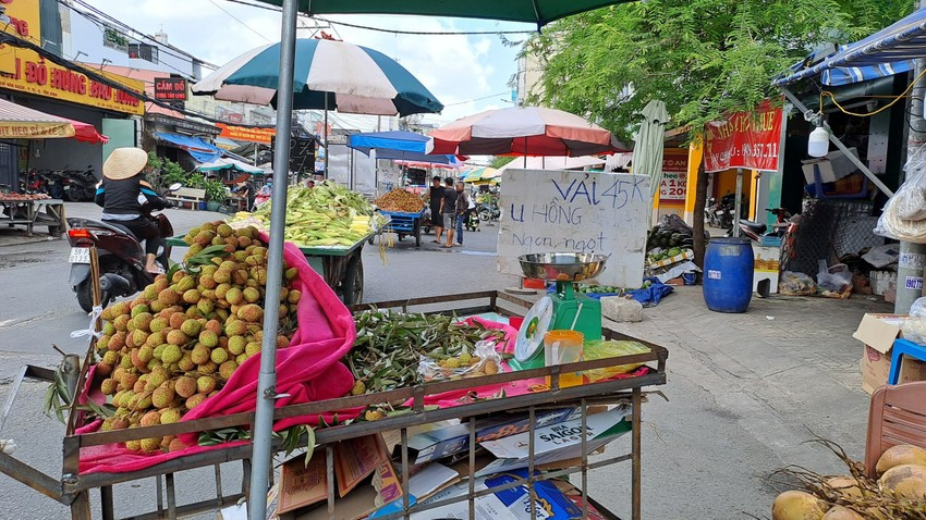 Vải thiều đầu mùa giá rẻ bất ngờ - Hình 2 Vai thieu dau mua gia re bat ngo-Hinh-2