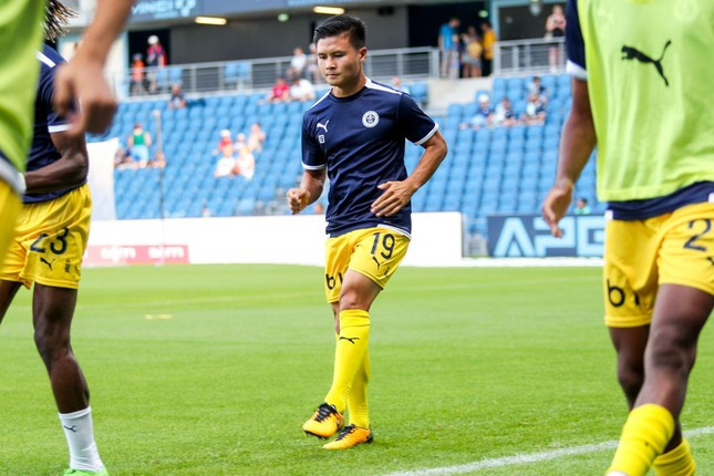 Quang Hai xin rut khoi doi hinh Pau FC