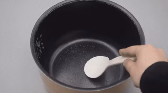 Noi com dien tiep tuc su dung neu lop chong dinh bi xuoc khong?-Hinh-3