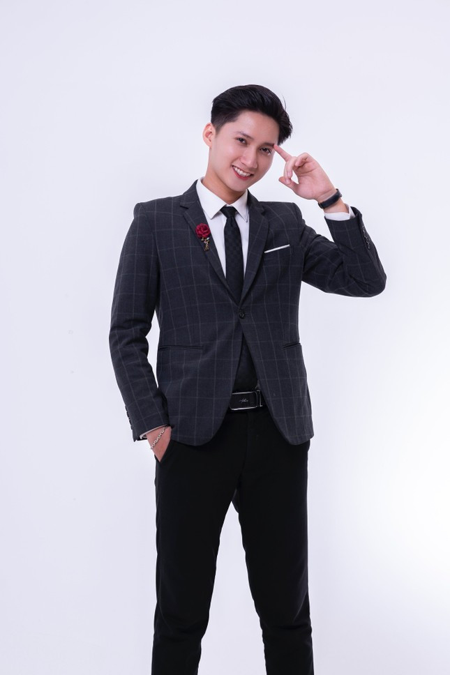 Dang Tien Dong: Tu cau sinh vien nhut nhat den MC chuyen nghiep