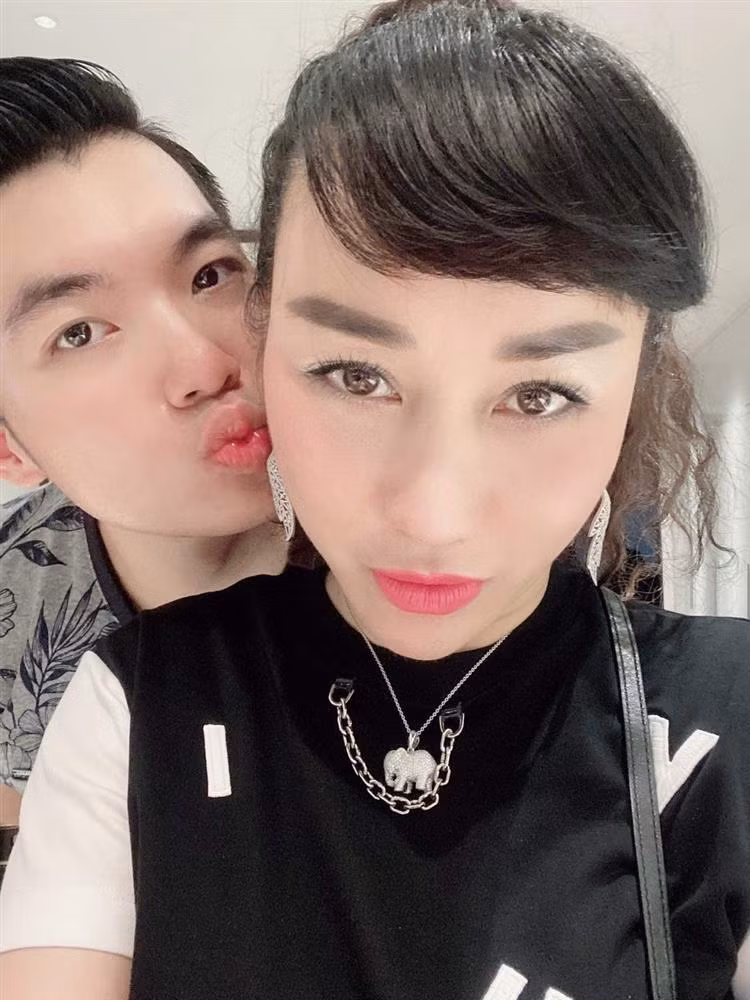 Cuoc song Truong Nam Thanh va dan sao lay vo dai gia hon tuoi-Hinh-3