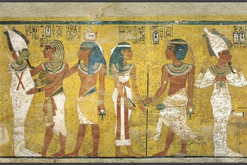  Các nô tì thời Ai Cập cổ đại phải bôi mật ong khắp người. Mục đích của việc này là để thu hút côn trùng, không cho chúng đốt hay bâu vào người Pharaoh. Nhưng may mắn mật ong có tính kháng khuẩn, lại là mật ong chính hiệu không pha trộn nên những nô tì này sở hữu làn da có khi còn đẹp hơn tầng lớp vua chúa, quý tộc.