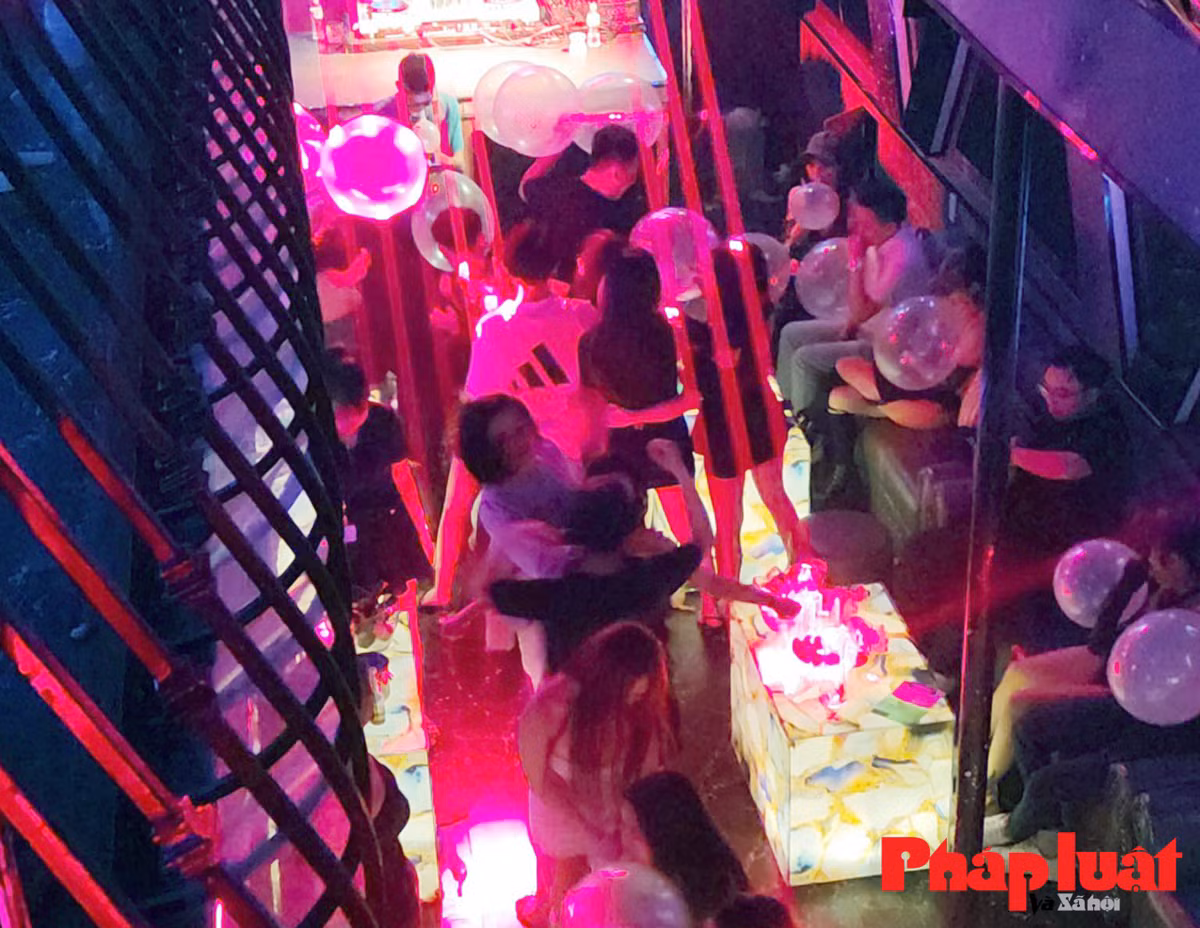 Bong cuoi tu cong khai tren mang toi hien thuc tai Lounge-Hinh-4