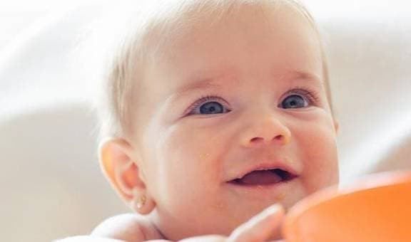 Be trai 2 tuoi ung thu da day, cha me nen nho dieu nay