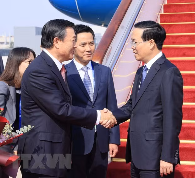 Lễ đón Chủ tịch nước Võ Văn Thưởng tại Sân bay Bắc Kinh Le don Chu tich nuoc Vo Van Thuong tai San bay Bac Kinh