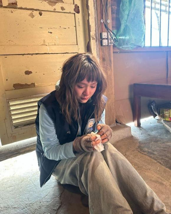 Hien Ho he lo hau truong cuc kho giua luc MV bi 'nem da'