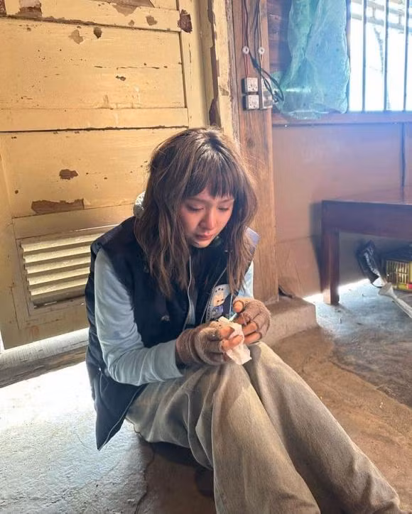 Hien Ho he lo hau truong cuc kho giua luc MV bi 'nem da'