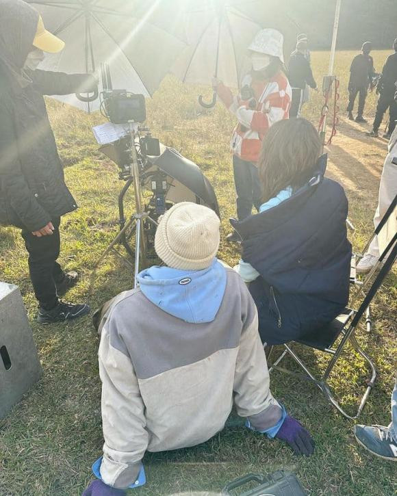 Hien Ho he lo hau truong cuc kho giua luc MV bi 'nem da'-Hinh-5