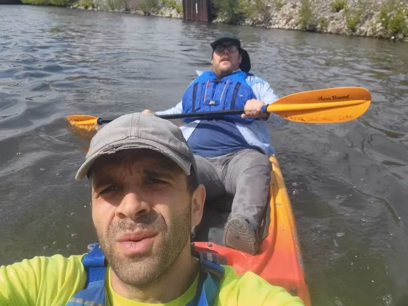 Dang sau buc anh rua khong lo 