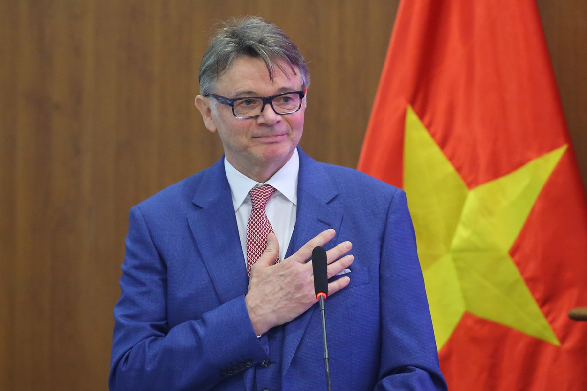 Mo World Cup cung HLV Troussier, tuyen Viet Nam phai thay doi the nao?