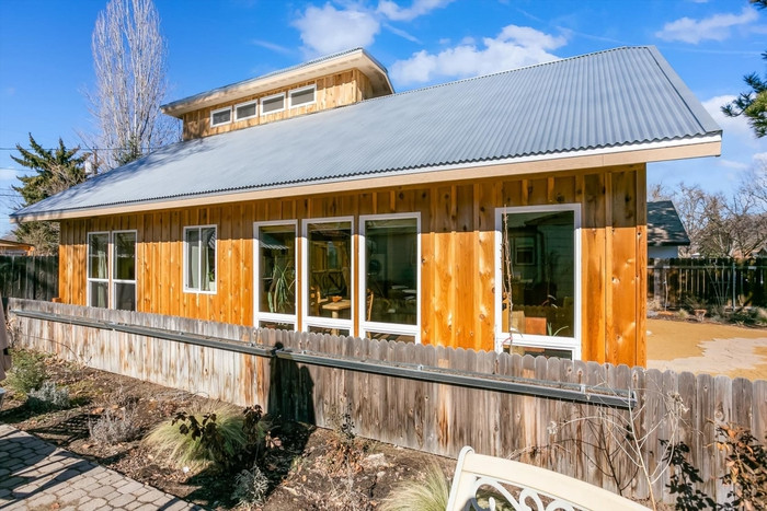 Căn nhà 100 triệu của cặp vợ chồng bỏ việc thành phố về quê - Hình 11 Can nha 100 trieu cua cap vo chong bo viec thanh pho ve que-Hinh-11