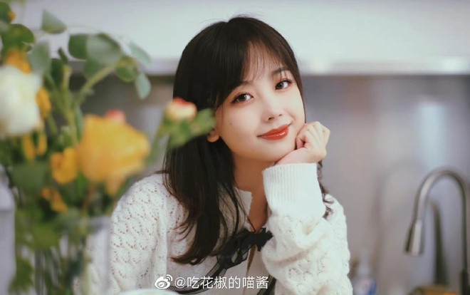 Loat MC bi cam song vi be boi doi tu, an mac qua sexy-Hinh-3