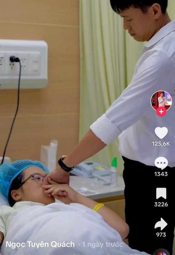 Quách Ngọc Tuyên và bà xã đã có những khoảnh khắc rất xúc động.