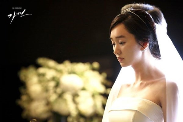 Lấy người đáng tuổi chú để trừ nợ, đêm tân hôn cô dâu chết sững Lay nguoi dang tuoi chu de tru no, dem tan hon co dau chet sung