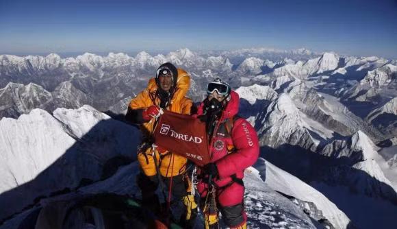 Leo len dinh Everest, tot nhat la khong nen giup do nguoi bi nga?-Hinh-4