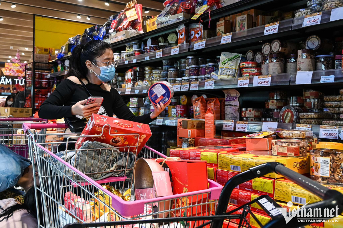 Quầy thực phẩm được nhiều khách tìm đến lựa chọn.