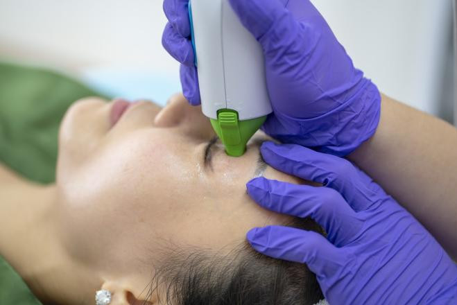 ô chỉ thừa nhận có sử dụng các công nghệ trẻ hóa hiện đại mà không cần phẫu thuật, không gây đau đớn và phù hợp với những người quá bận rộn.