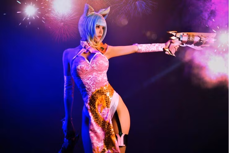 Dan mang me man voi phien ban cosplay xa thu Violet Phao Hoa Neon-Hinh-2