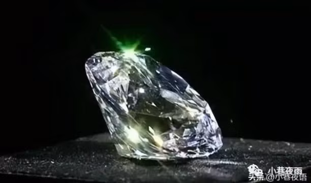 Mổ vịt phát hiện viên đá lạ, hóa ra giá hơn 300 tỷ - Hình 3 Mo vit phat hien vien da la, hoa ra gia hon 300 ty-Hinh-3